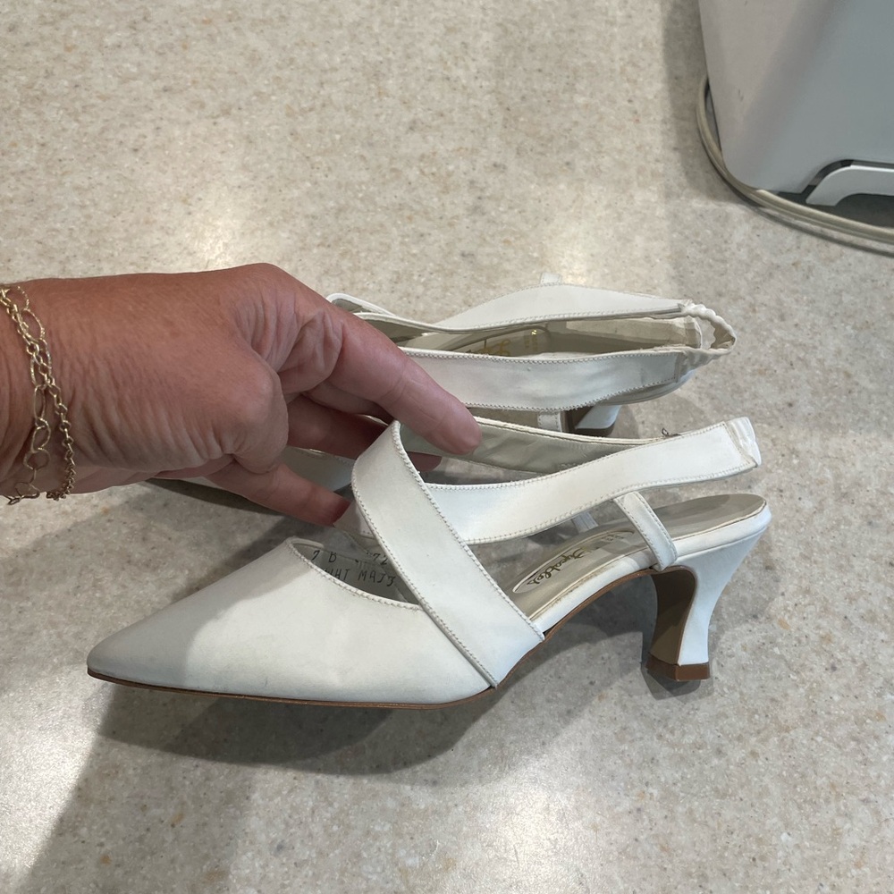 Women’s White Slingback Pointed-Toe Wedding heels